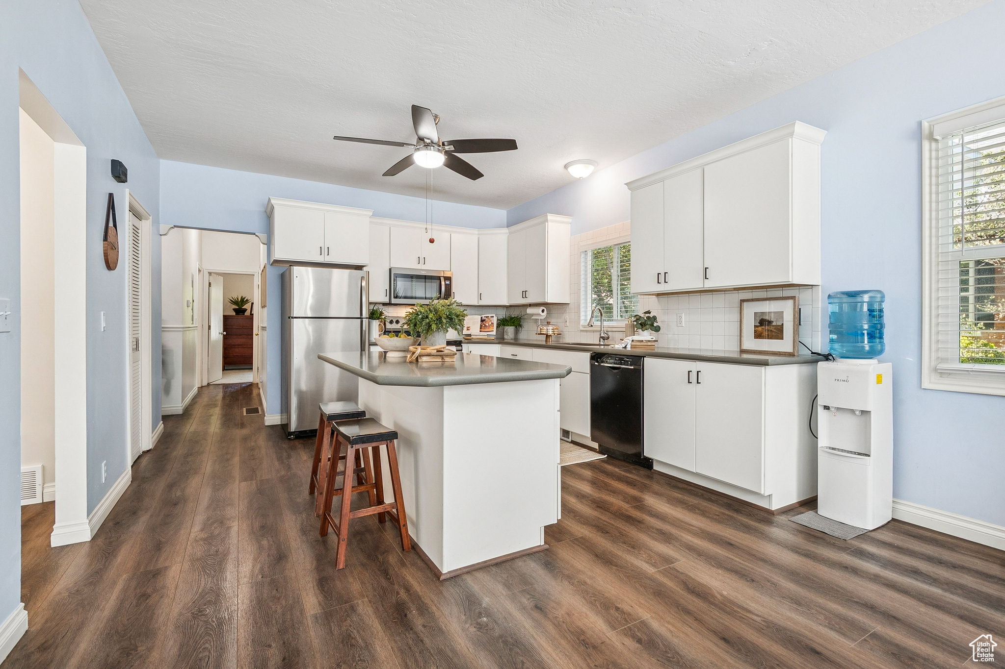 Salt Lake City, Utah 84105, United States, 4 Bedrooms Bedrooms, ,3 BathroomsBathrooms,Residential,Pending,149552