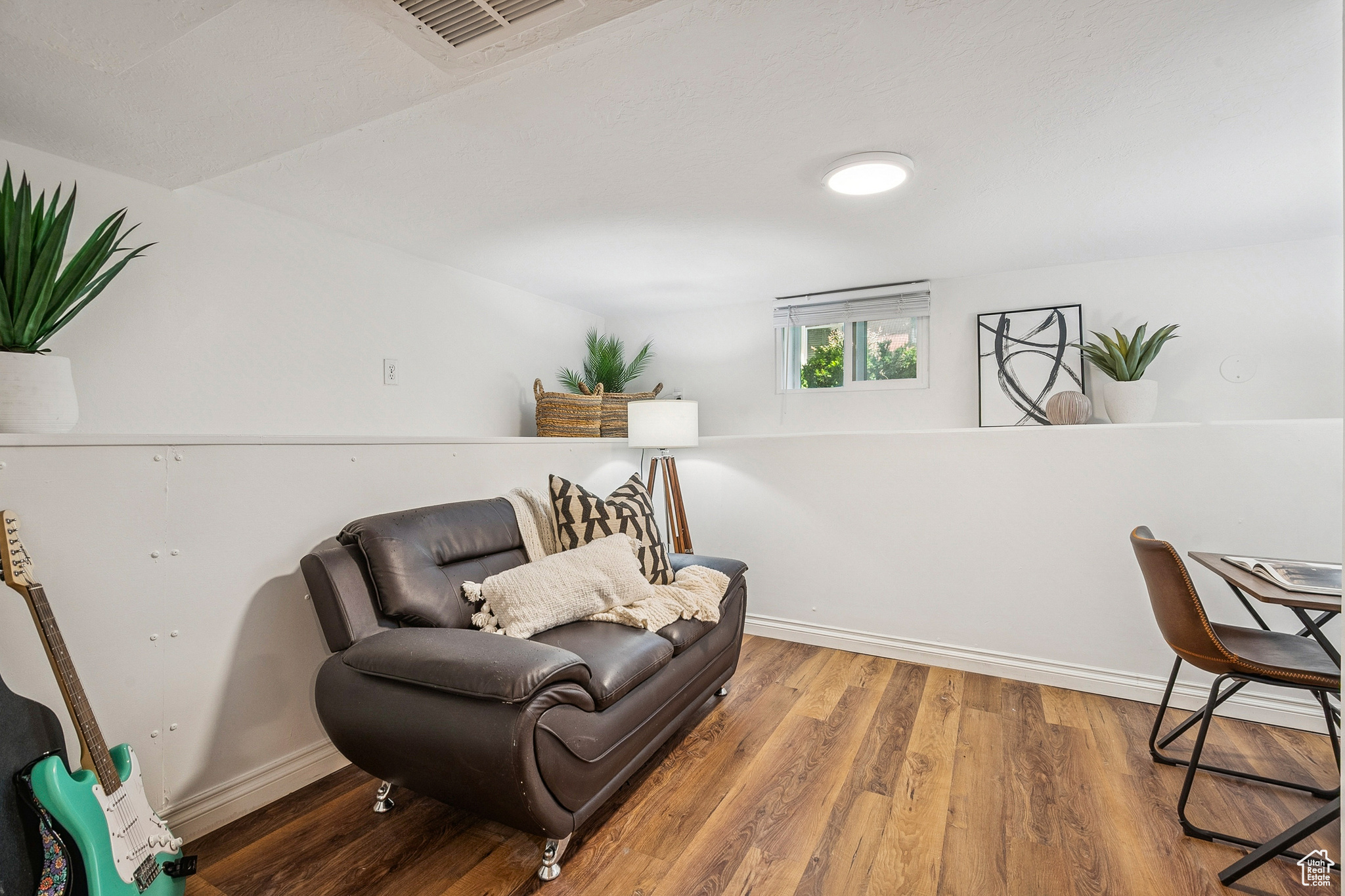 Salt Lake City, Utah 84105, United States, 4 Bedrooms Bedrooms, ,3 BathroomsBathrooms,Residential,Pending,149552