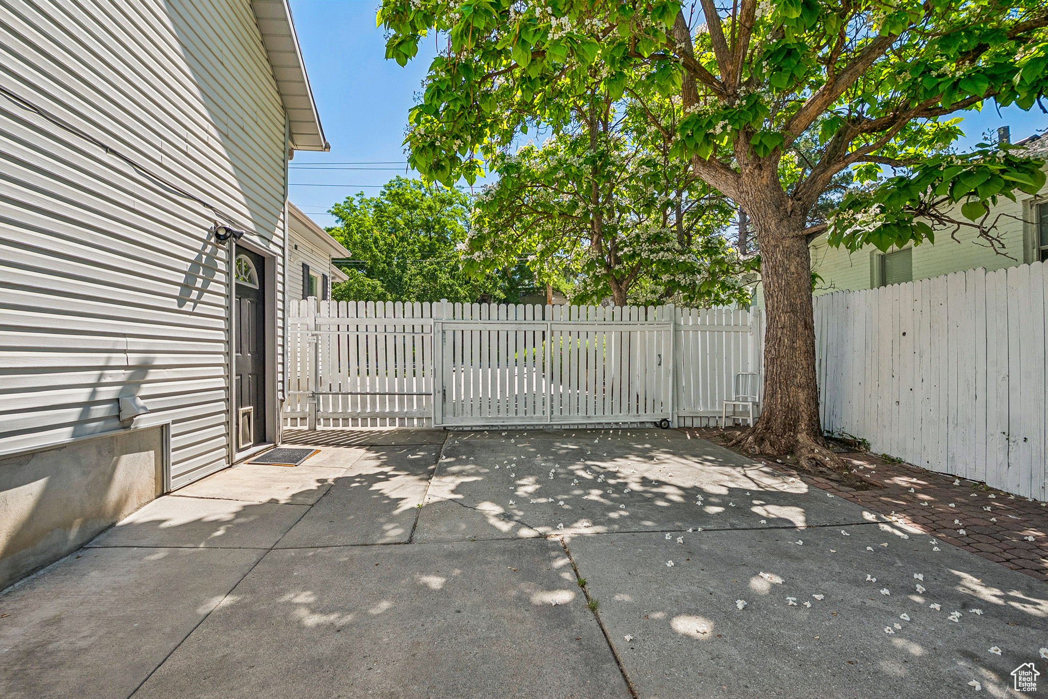 Salt Lake City, Utah 84105, United States, 4 Bedrooms Bedrooms, ,3 BathroomsBathrooms,Residential,Pending,149552