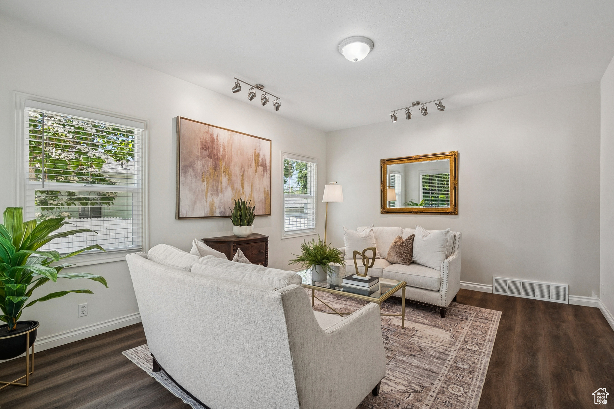 Salt Lake City, Utah 84105, United States, 4 Bedrooms Bedrooms, ,3 BathroomsBathrooms,Residential,Pending,149552