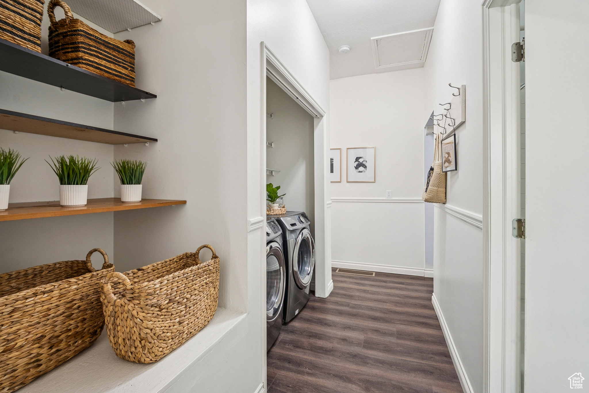 Salt Lake City, Utah 84105, United States, 4 Bedrooms Bedrooms, ,3 BathroomsBathrooms,Residential,Pending,149552