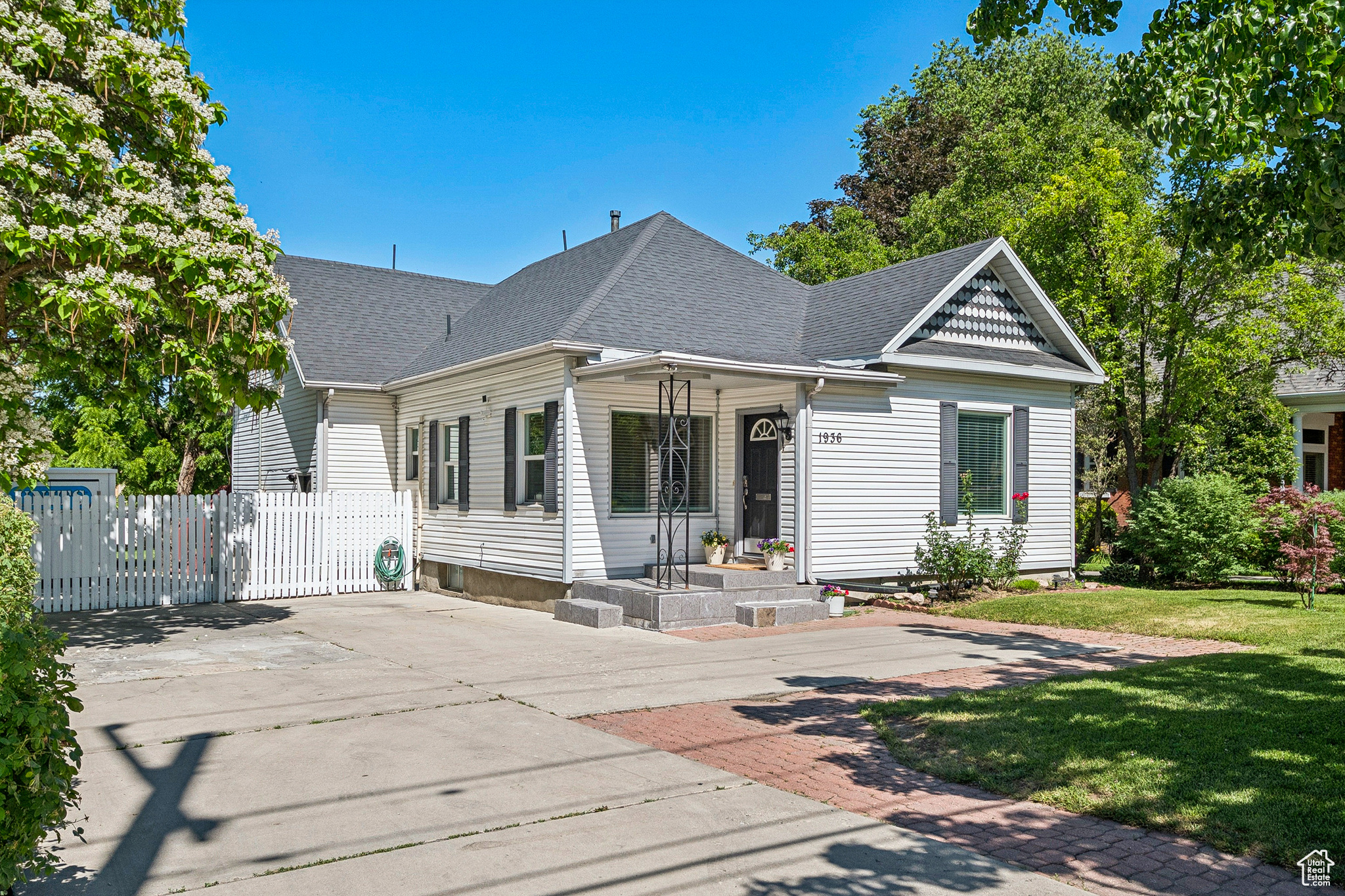Salt Lake City, Utah 84105, United States, 4 Bedrooms Bedrooms, ,3 BathroomsBathrooms,Residential,Pending,149552