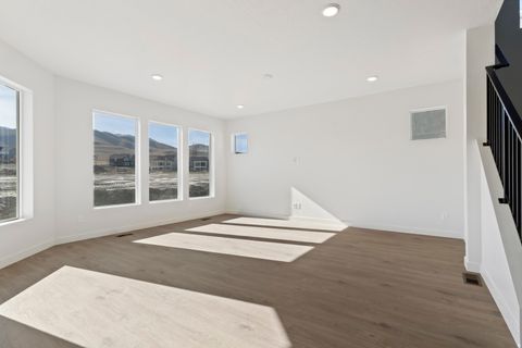 Tiny photo for 1117 W MAHOGANY ST, Saratoga Springs, UT 84045 (MLS # 2124088)