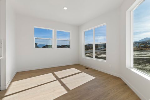 Tiny photo for 1117 W MAHOGANY ST, Saratoga Springs, UT 84045 (MLS # 2124088)