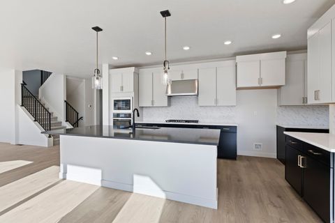 Tiny photo for 1117 W MAHOGANY ST, Saratoga Springs, UT 84045 (MLS # 2124088)