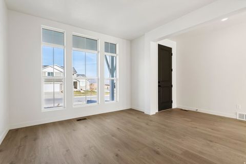 Tiny photo for 1117 W MAHOGANY ST, Saratoga Springs, UT 84045 (MLS # 2124088)