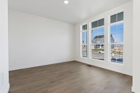 Tiny photo for 1117 W MAHOGANY ST, Saratoga Springs, UT 84045 (MLS # 2124088)