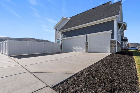 Tiny photo for 1117 W MAHOGANY ST, Saratoga Springs, UT 84045 (MLS # 2124088)