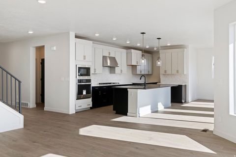 Tiny photo for 1117 W MAHOGANY ST, Saratoga Springs, UT 84045 (MLS # 2124088)