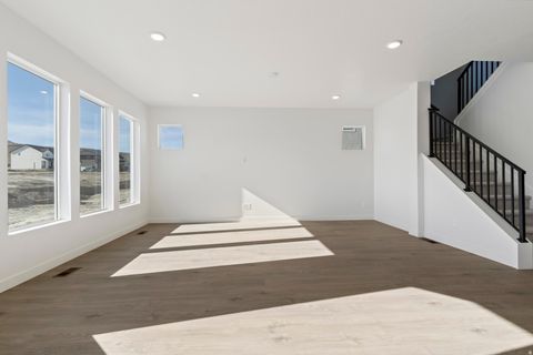 Tiny photo for 1117 W MAHOGANY ST, Saratoga Springs, UT 84045 (MLS # 2124088)