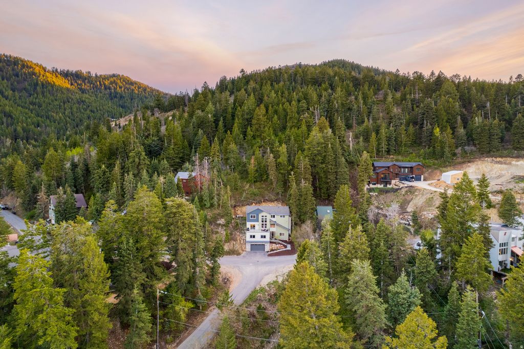 Photo of 110 PARADISE RD, Park City, UT 84098 (MLS # 2156699)