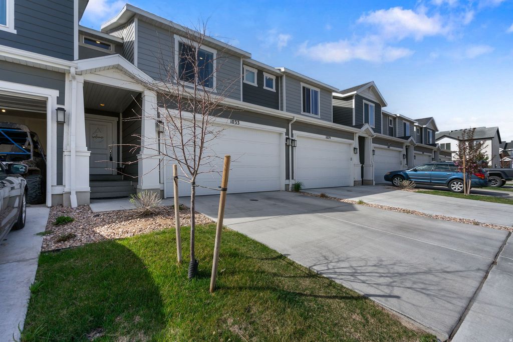 Photo of 1033 E REEF DR, Saratoga Springs, UT 84045 (MLS # 2149786)