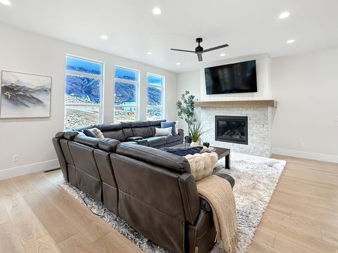 Tiny photo for 4094 N JACKSON AVE, North Ogden, UT 84414 (MLS # 2136655)