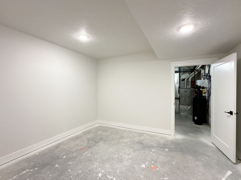 Tiny photo for 4094 N JACKSON AVE, North Ogden, UT 84414 (MLS # 2136655)