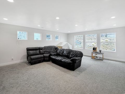 Tiny photo for 4094 N JACKSON AVE, North Ogden, UT 84414 (MLS # 2136655)