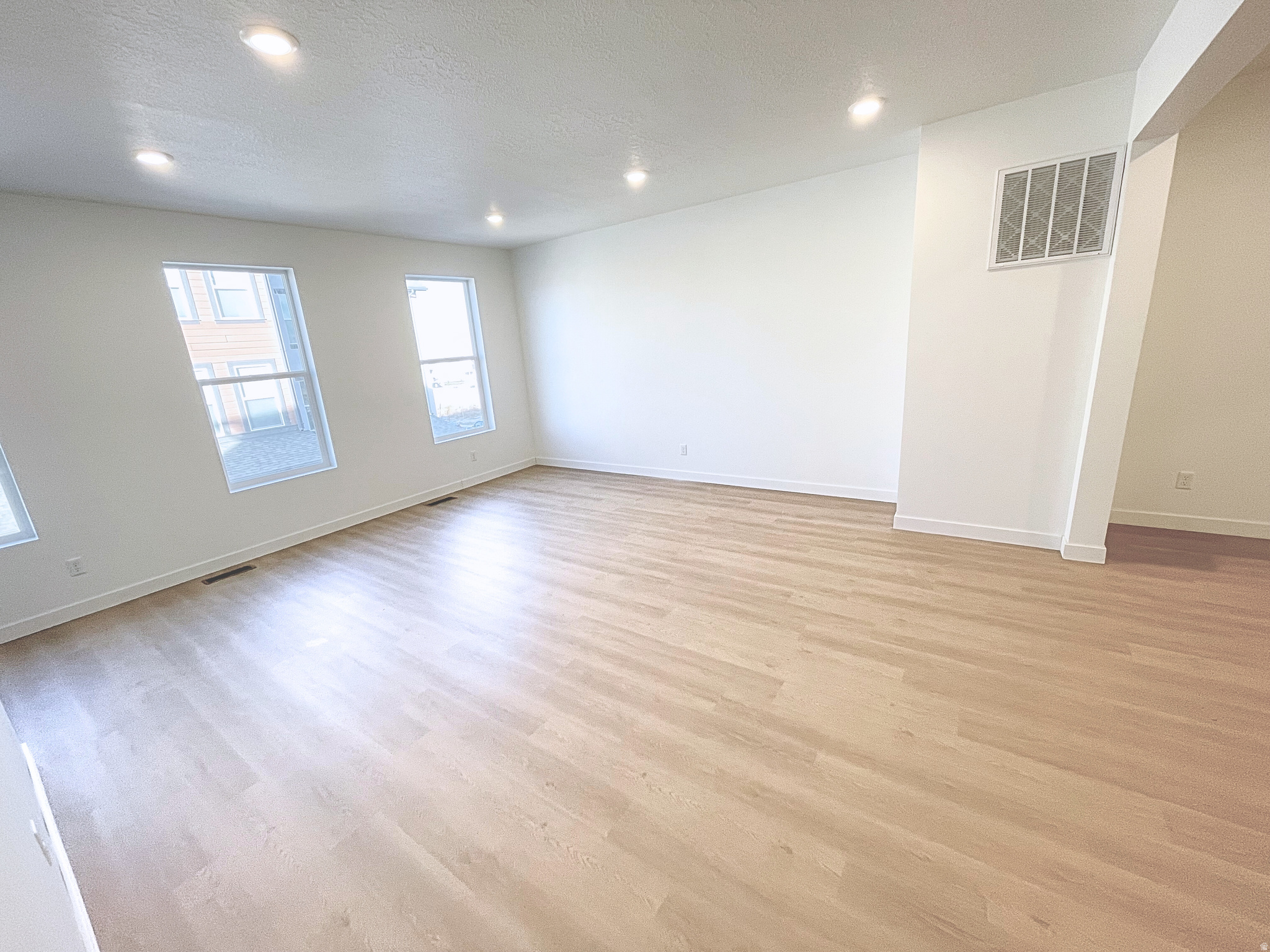 BEACON POINTE - Residential