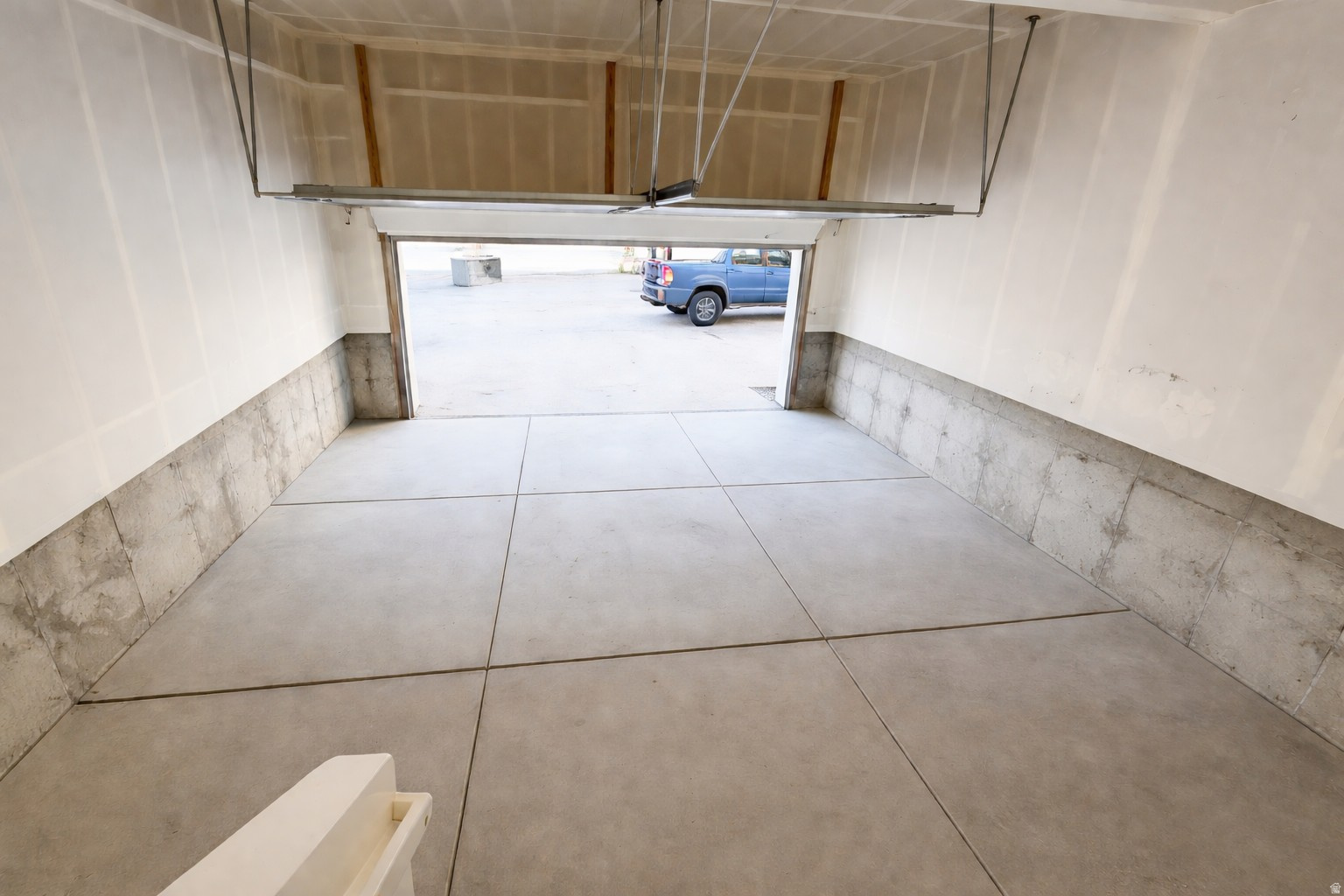 BEACON POINTE - Residential