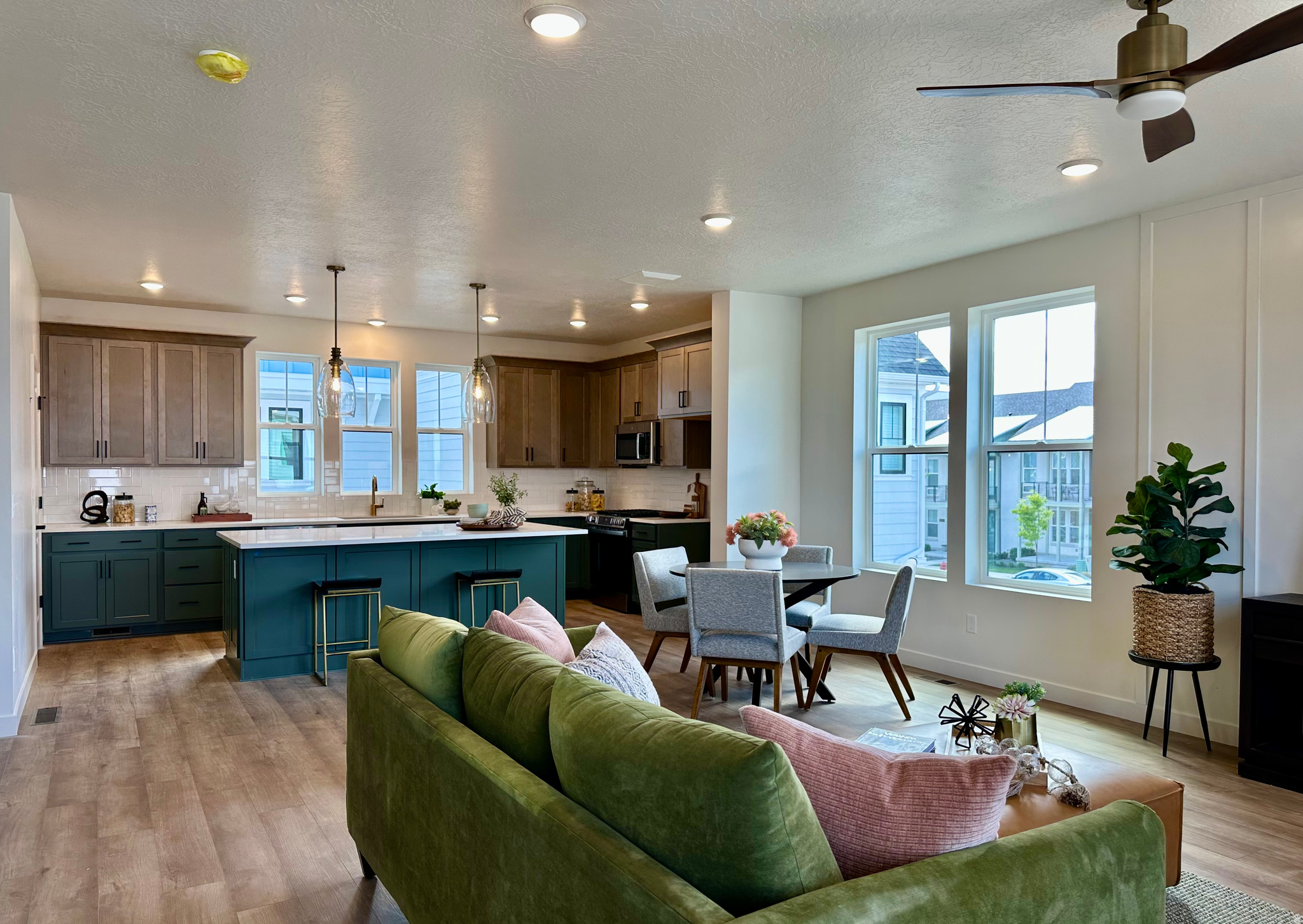 DAYBREAK - Residential