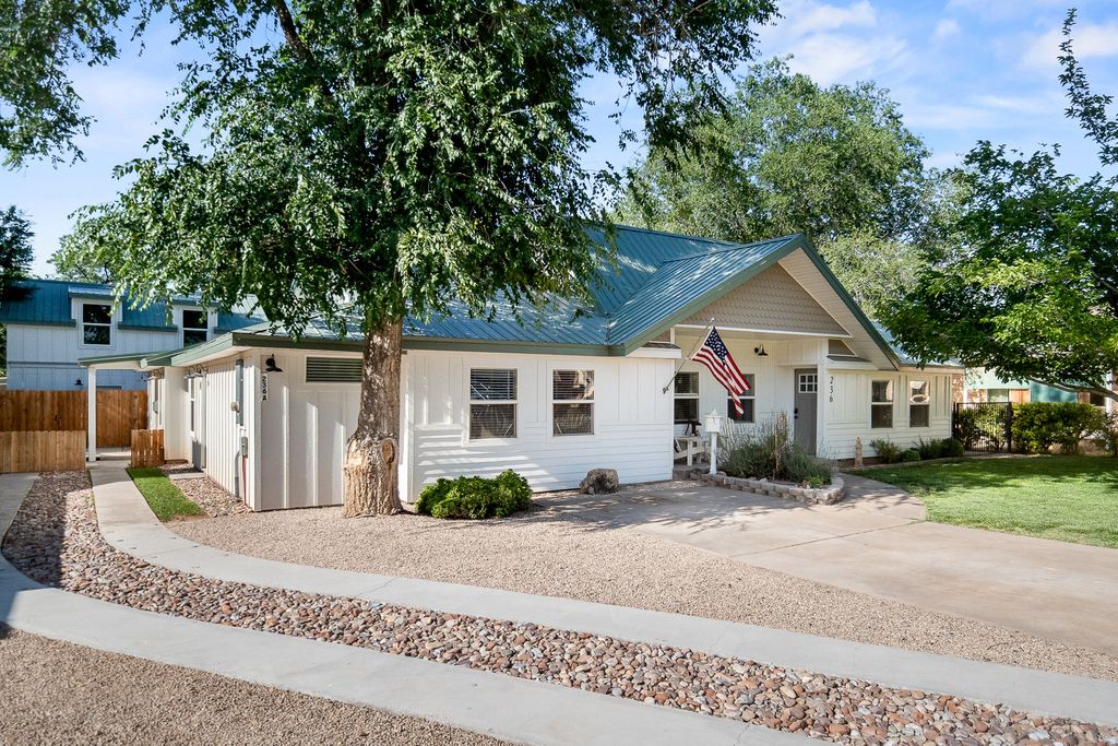 Photo of 236 W 300 S, Hurricane, UT 84737 (MLS # 2158594)