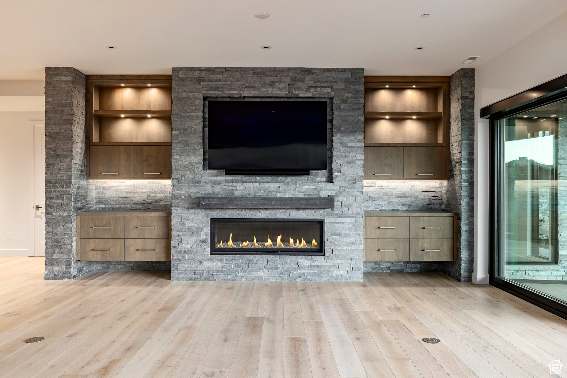 PINNACLE AT PROMONTORY - Residential