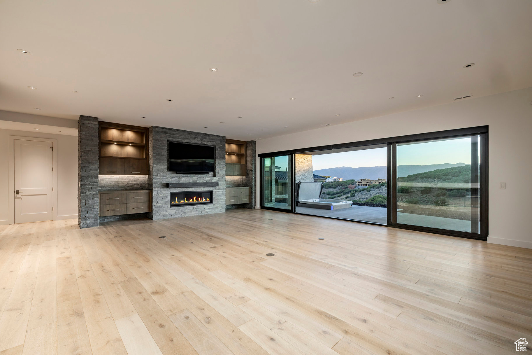 PINNACLE AT PROMONTORY - Residential
