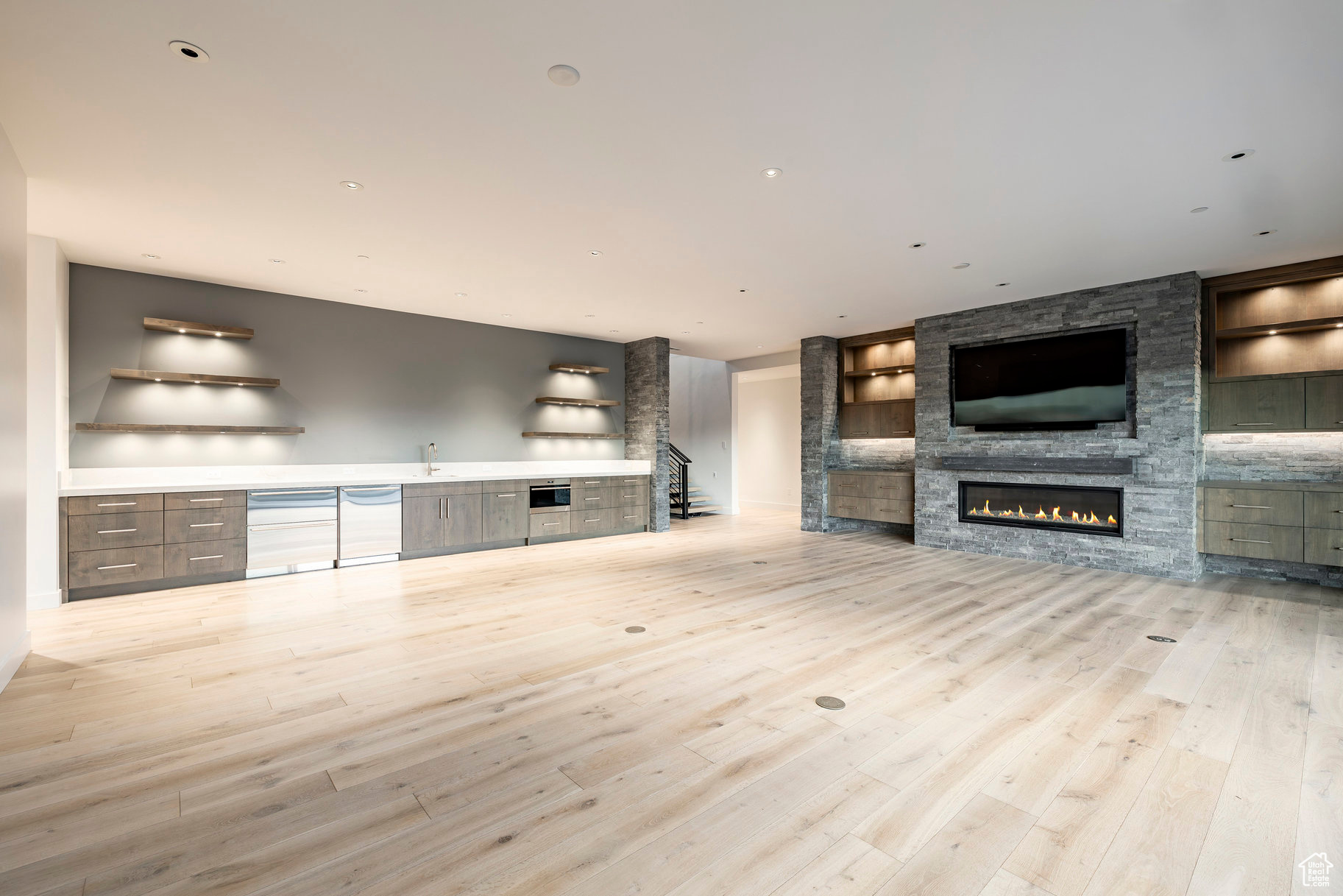 PINNACLE AT PROMONTORY - Residential