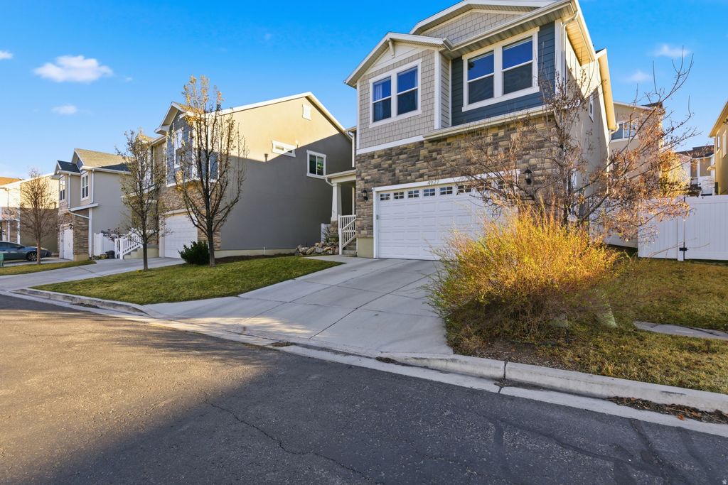 Photo of 4927 W YELLOW TOPAZ DR, Herriman, UT 84096 (MLS # 2144818)