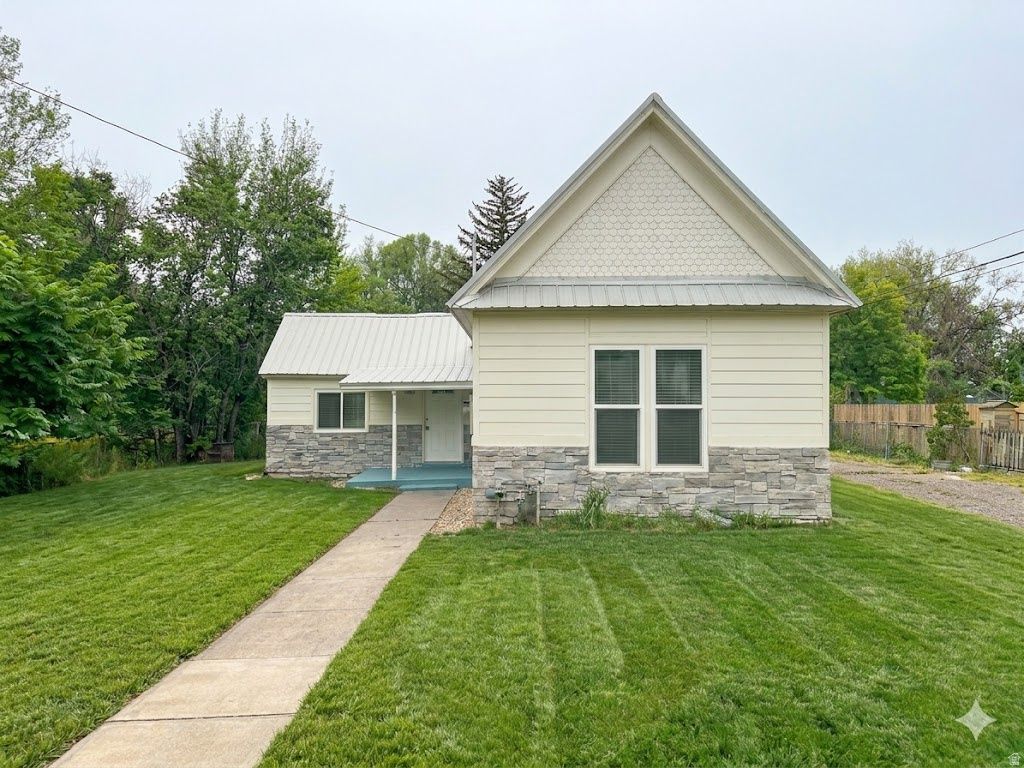 Photo of 629 N 100 E, Logan, UT 84321 (MLS # 2156833)