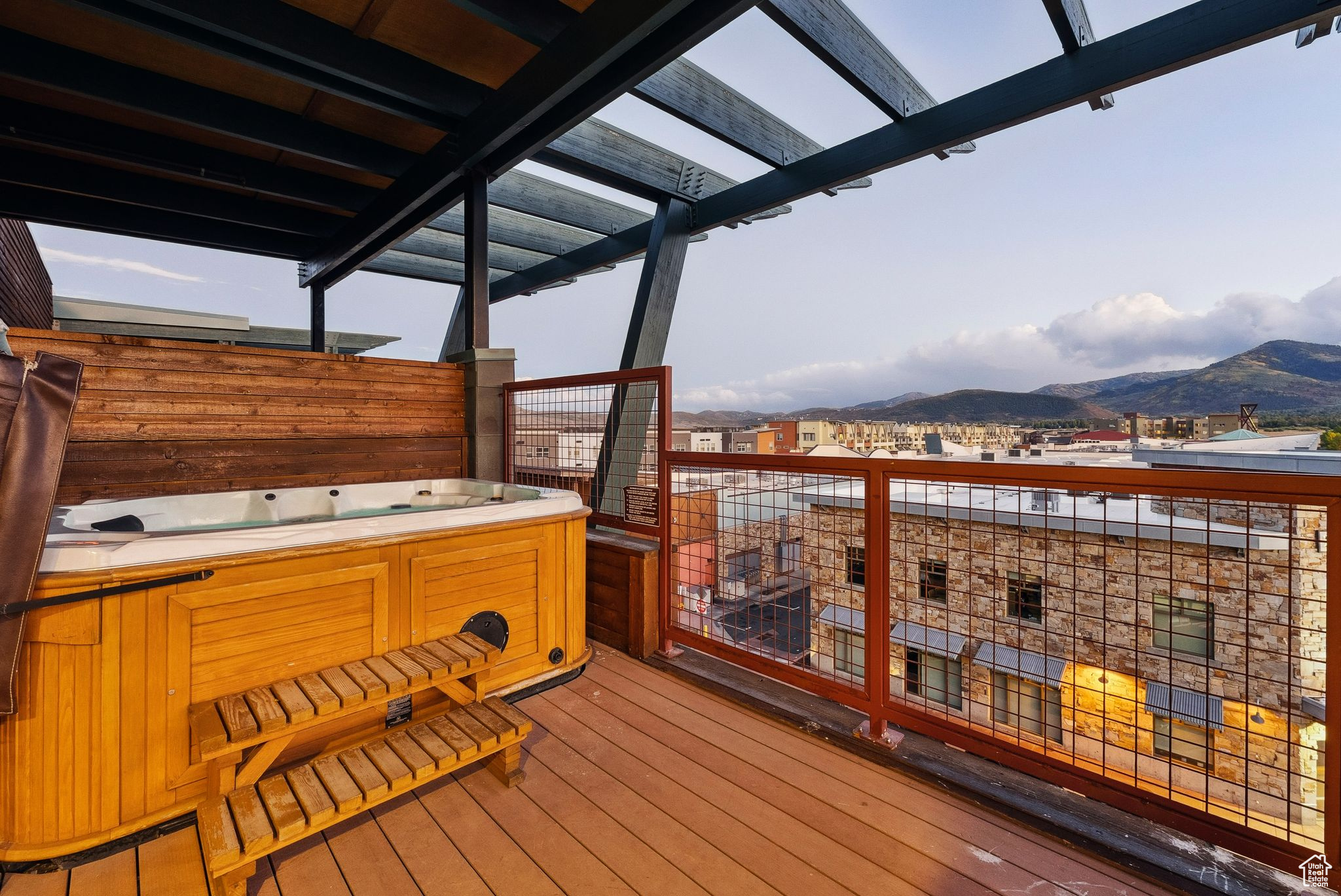 NEWPARK CODOMINIUMS - Residential