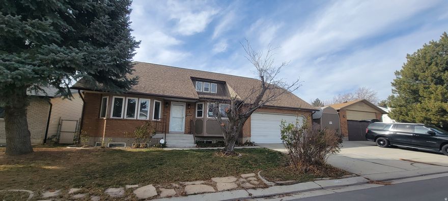 Come see this lovely home located in the Glenmoor Country Estates neighborhood. This rambler/ranch-style home features 6 bedrooms and 3 full bathrooms, one with a walk-in tub. The property includes a finished basement and over 600 sq. ft. of finished, useable loft space.  One bay of the garage is extra deep, to accommodate an additional parking space.  The back yard abuts a public park and has a gate for easy access.  Packed with exceptional features and finishes, this one is a must see.