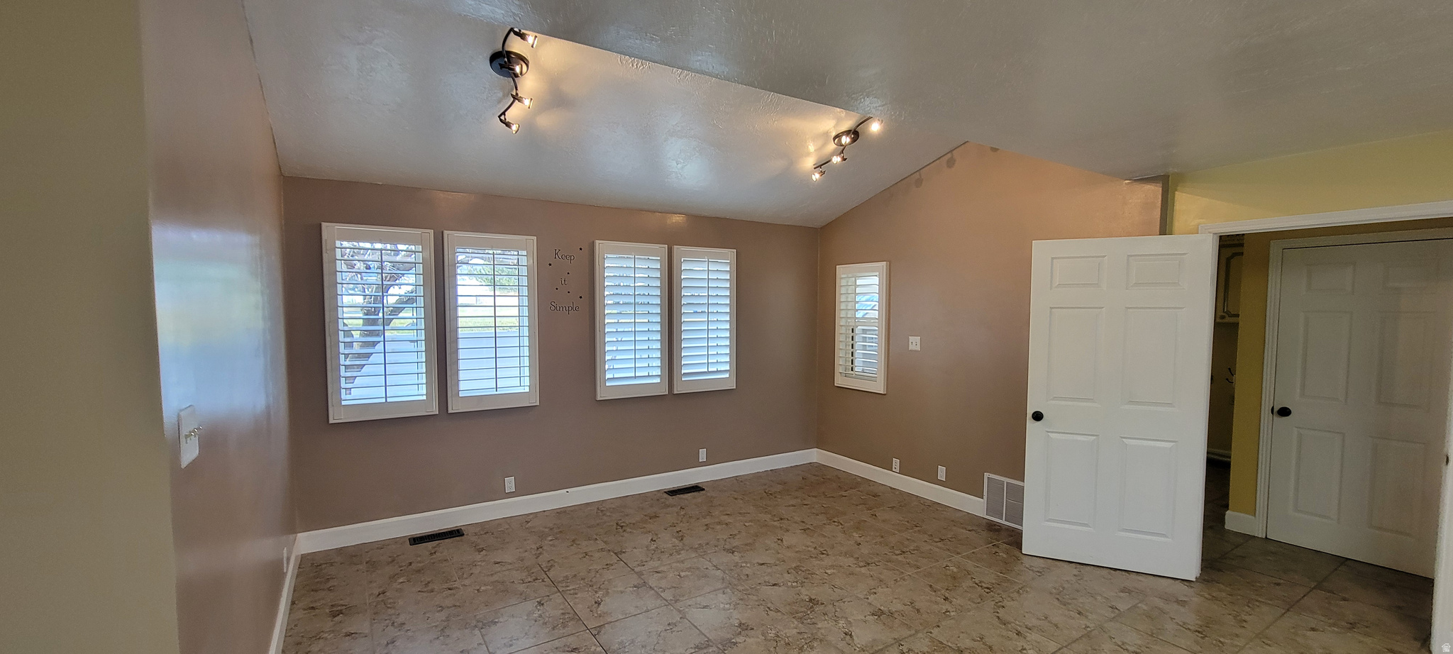 COUNTRY ESTA - Residential