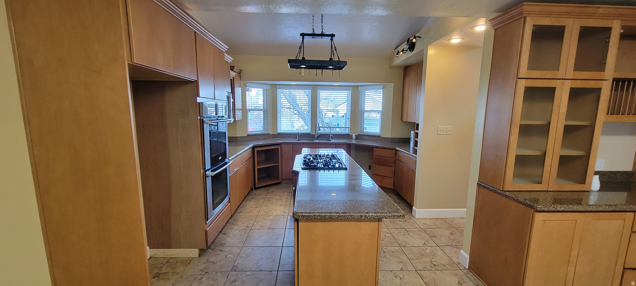 COUNTRY ESTA - Residential