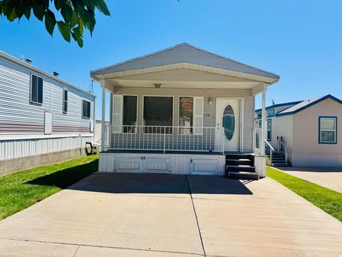 Photo of 1150 W RED HILLS PKWY #148, Washington, UT 84780 (MLS # 2158264)
