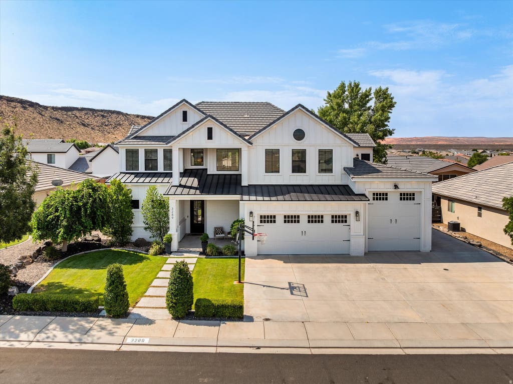 Photo of 3289 W 2530 S, Hurricane, UT 84737 (MLS # 2178010)