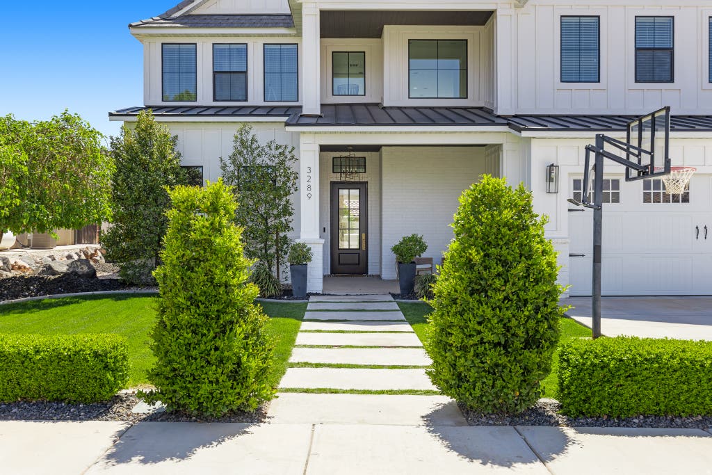 Photo of 3289 W 2530 S, Hurricane, UT 84737 (MLS # 2178010)