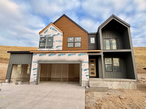 Photo of 5894 N CANYON RIM RD #621, Lehi, UT 84048 (MLS # 2123742)