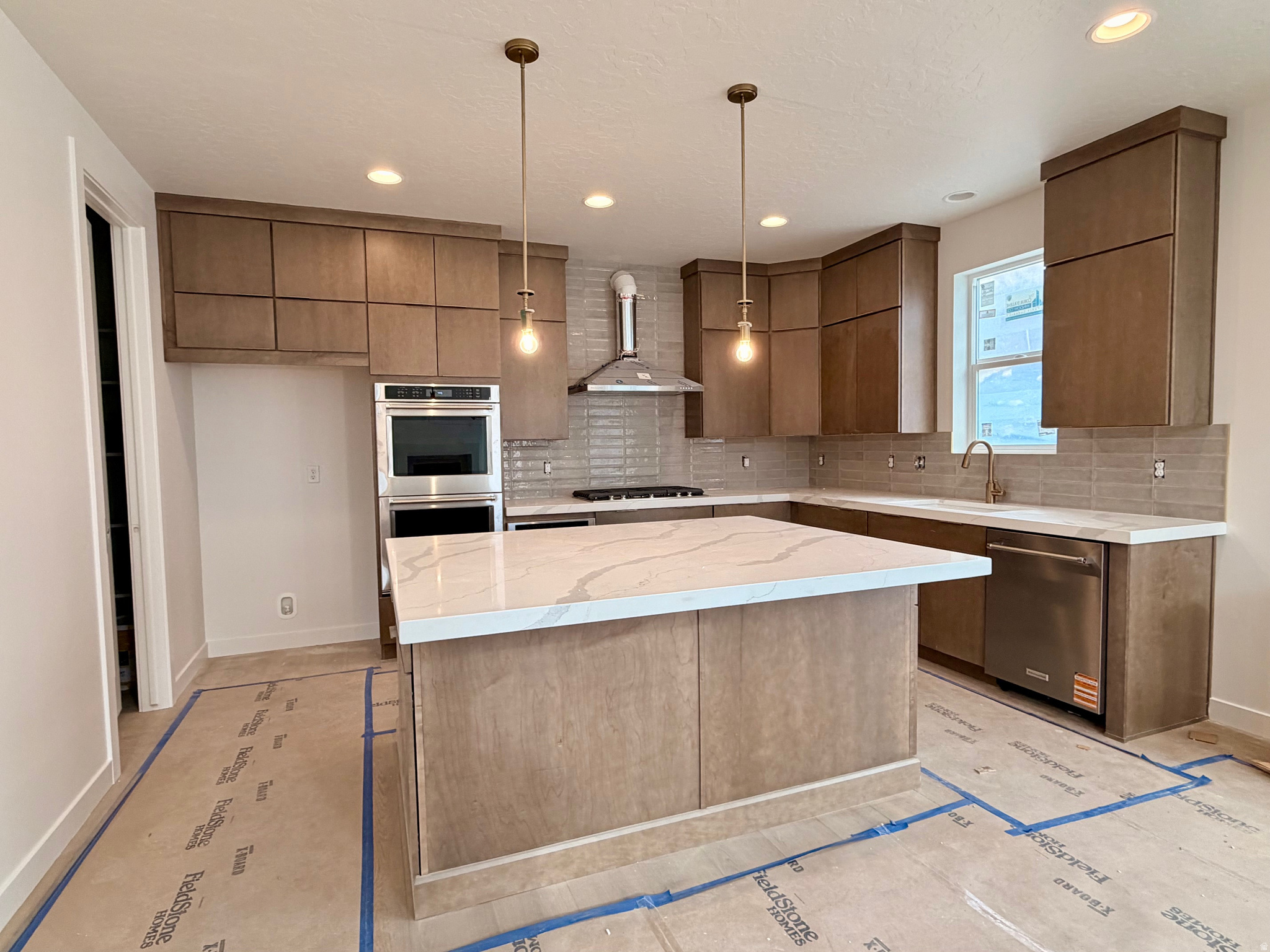 CANYON POINT - Residential