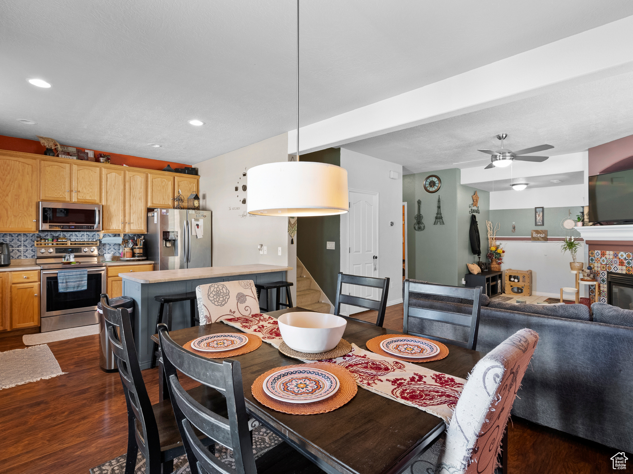 TOWNS AT HUNTER VILLAGE - Residential
