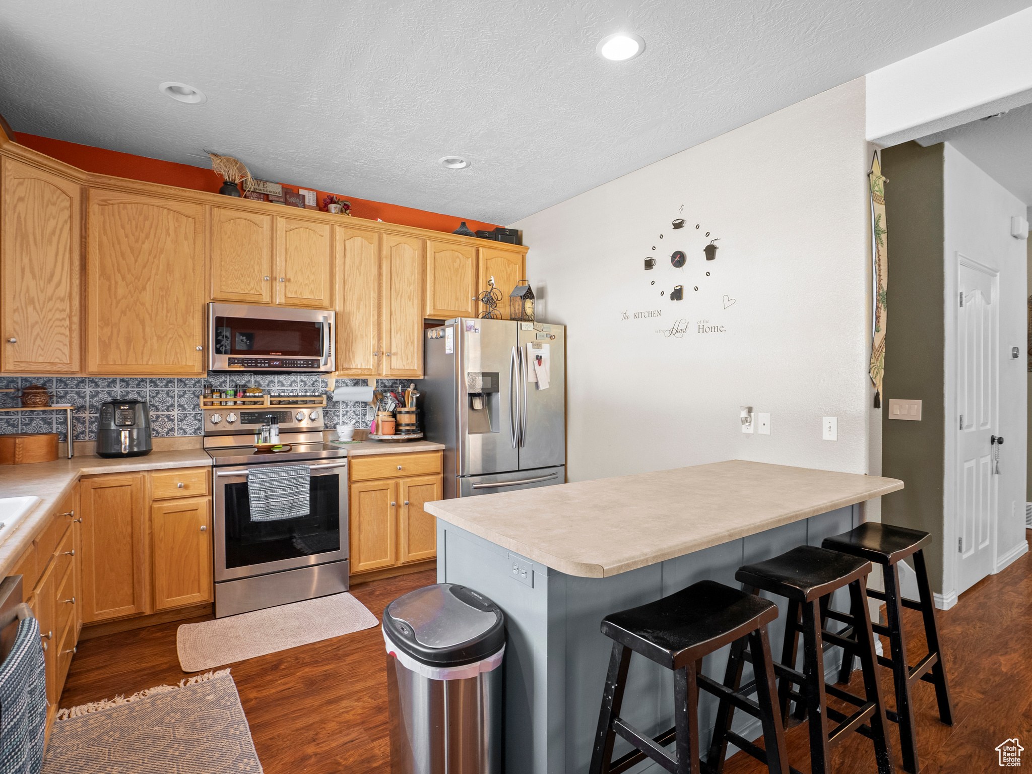 TOWNS AT HUNTER VILLAGE - Residential