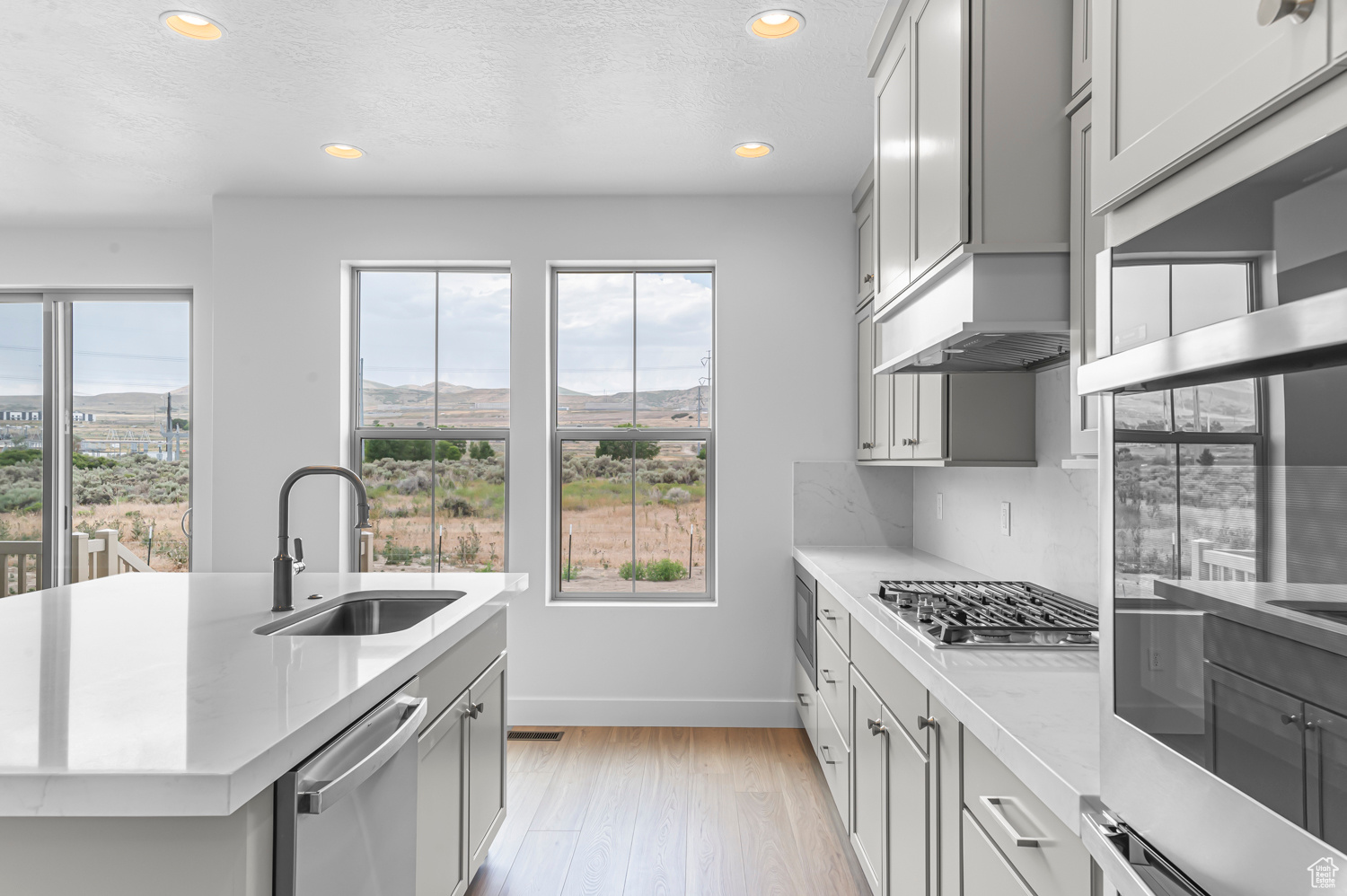 HOLBROOK PLACE ESTATES 1102 - Residential