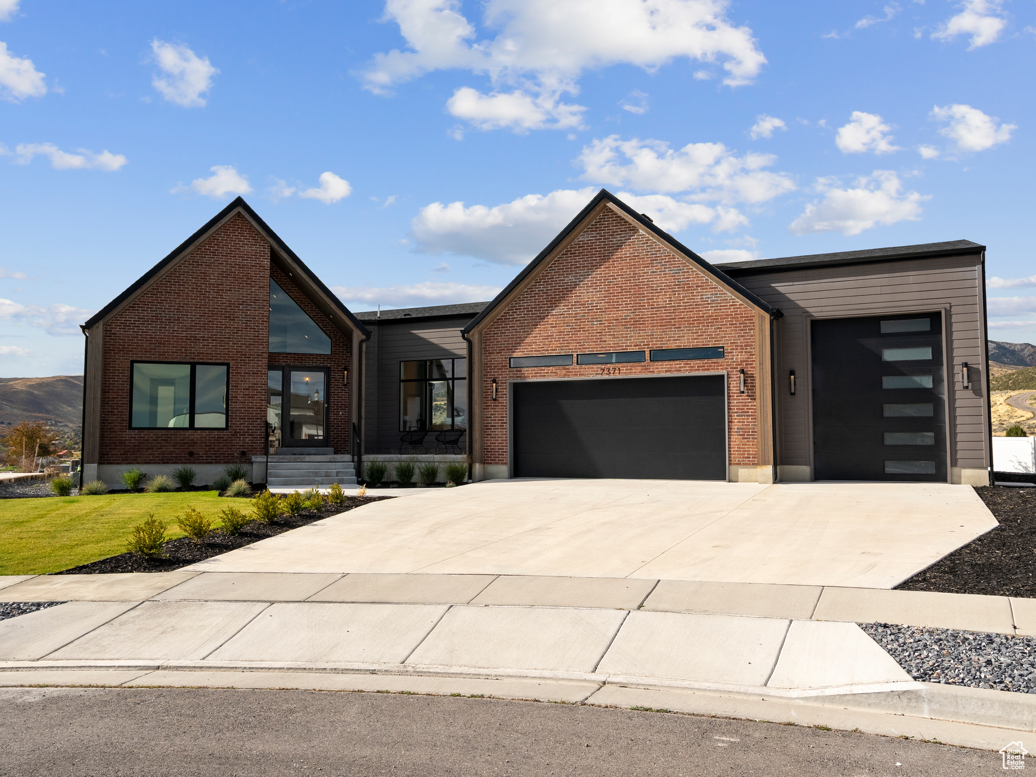 RIDGES AT ROSE CANYON - Residential