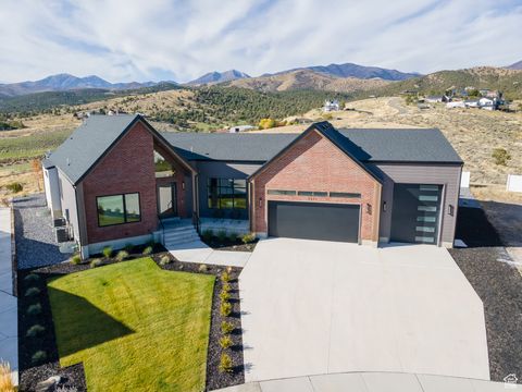 Photo of 7371 W SUMMIT CREST CIR, Herriman, UT 84096 (MLS # 2119347)