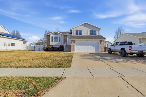 Tiny photo for 1932 N 810 W, Clinton, UT 84015 (MLS # 2131425)
