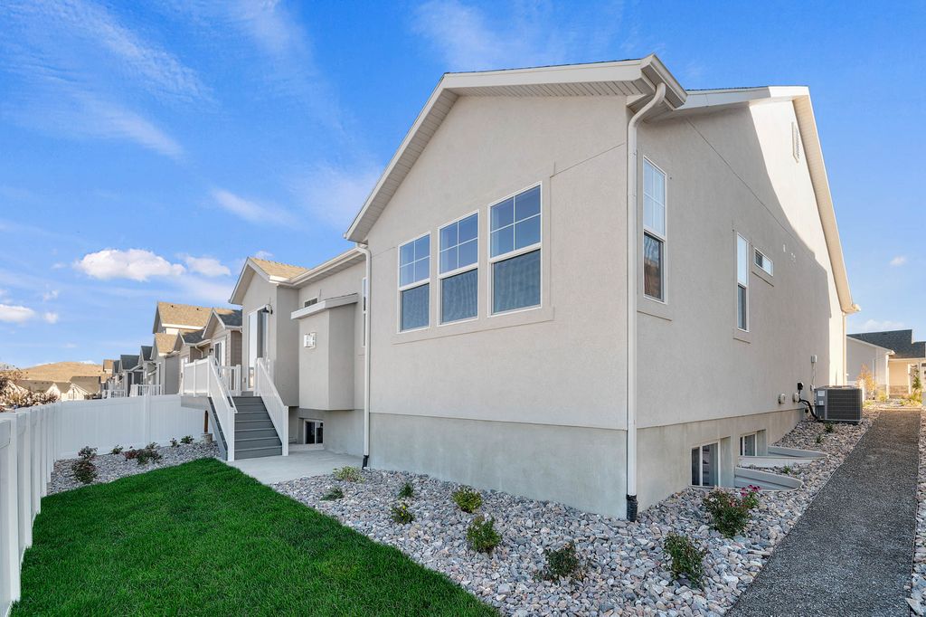 Photo of 1247 E DESERT PEAK, Eagle Mountain, UT 84005 (MLS # 2119898)