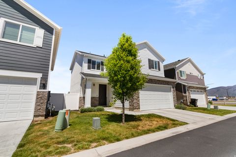 Photo of 3233 S BURKHILL LN, Syracuse, UT 84075 (MLS # 2156899)