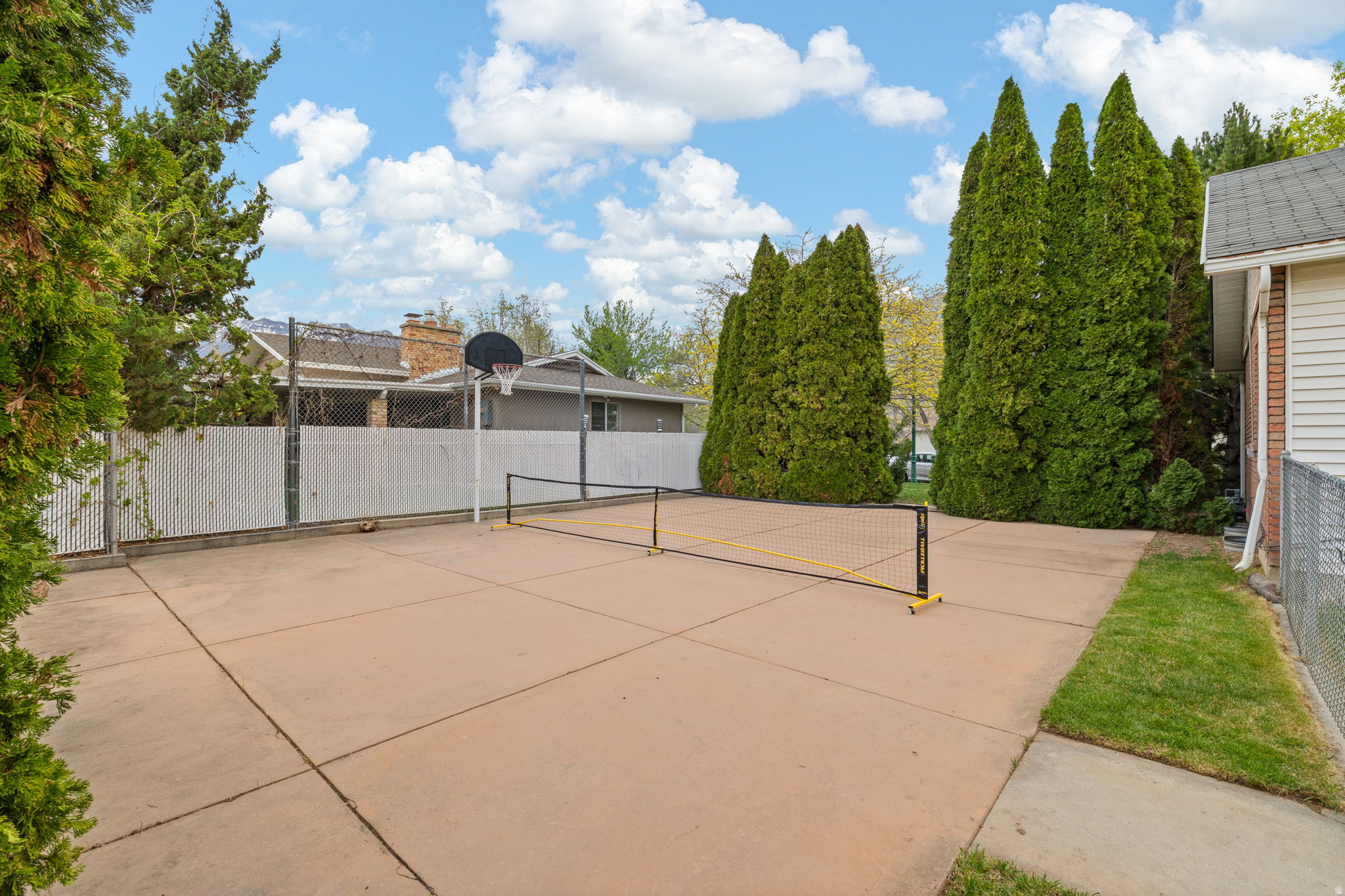 ELMONT PLAZA EAST - Residential