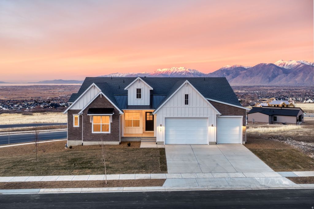 Photo of 627 E BIRCH LN #68, Elk Ridge, UT 84651 (MLS # 2136902)