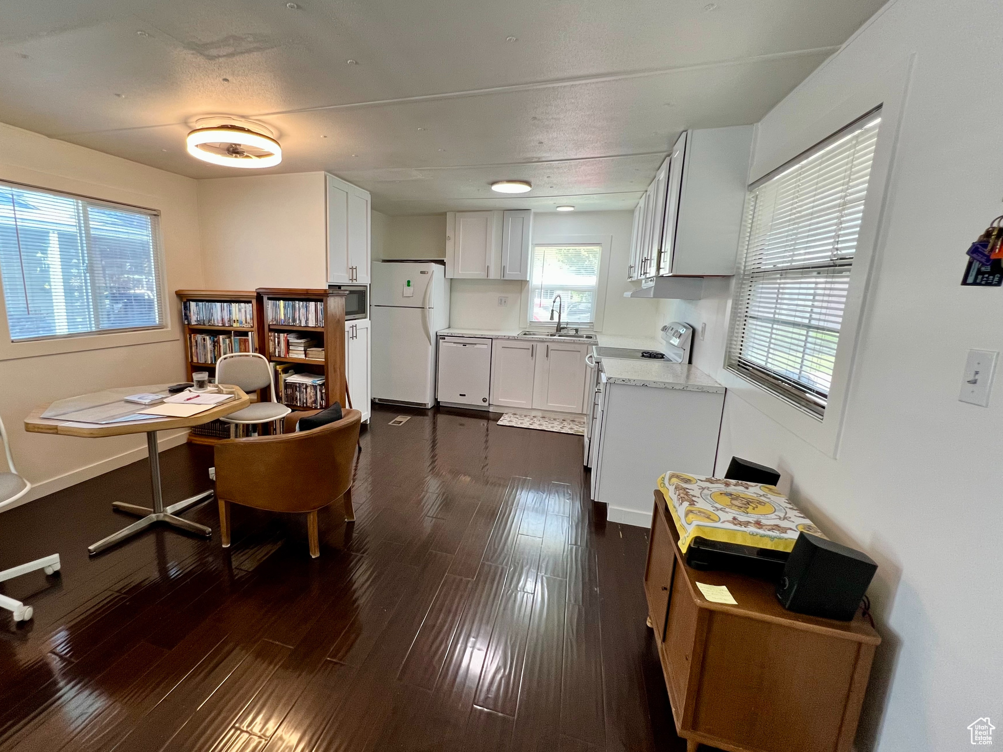 COUNTRY CLUB ESTATES - Residential