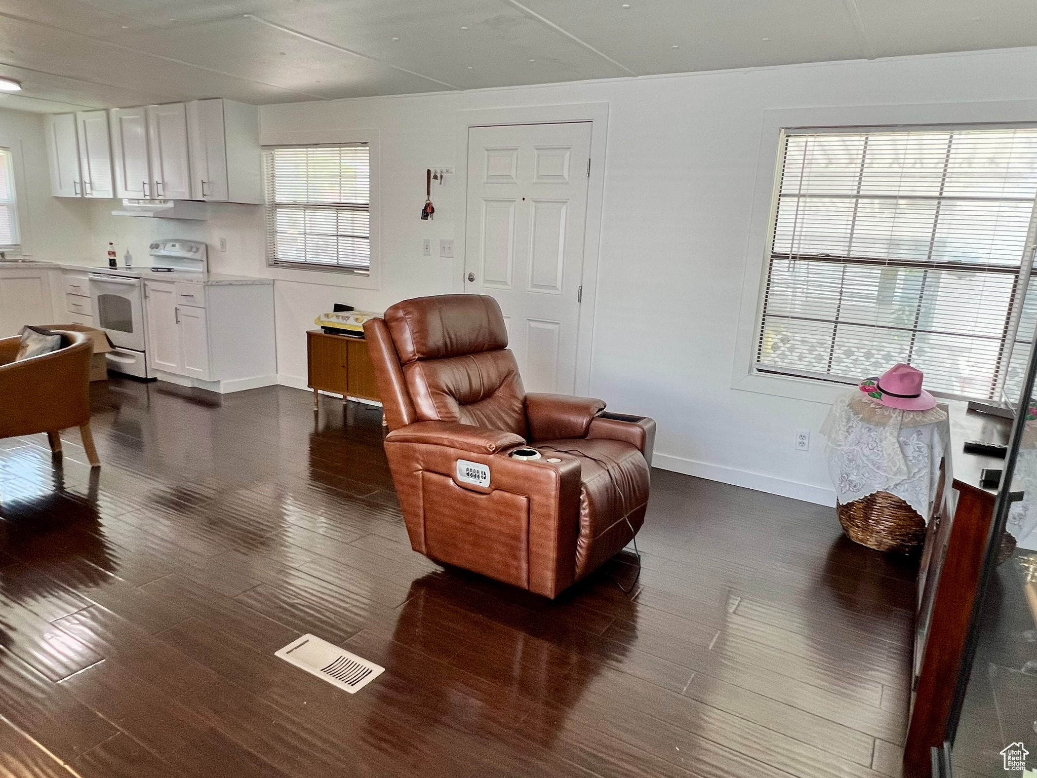 COUNTRY CLUB ESTATES - Residential