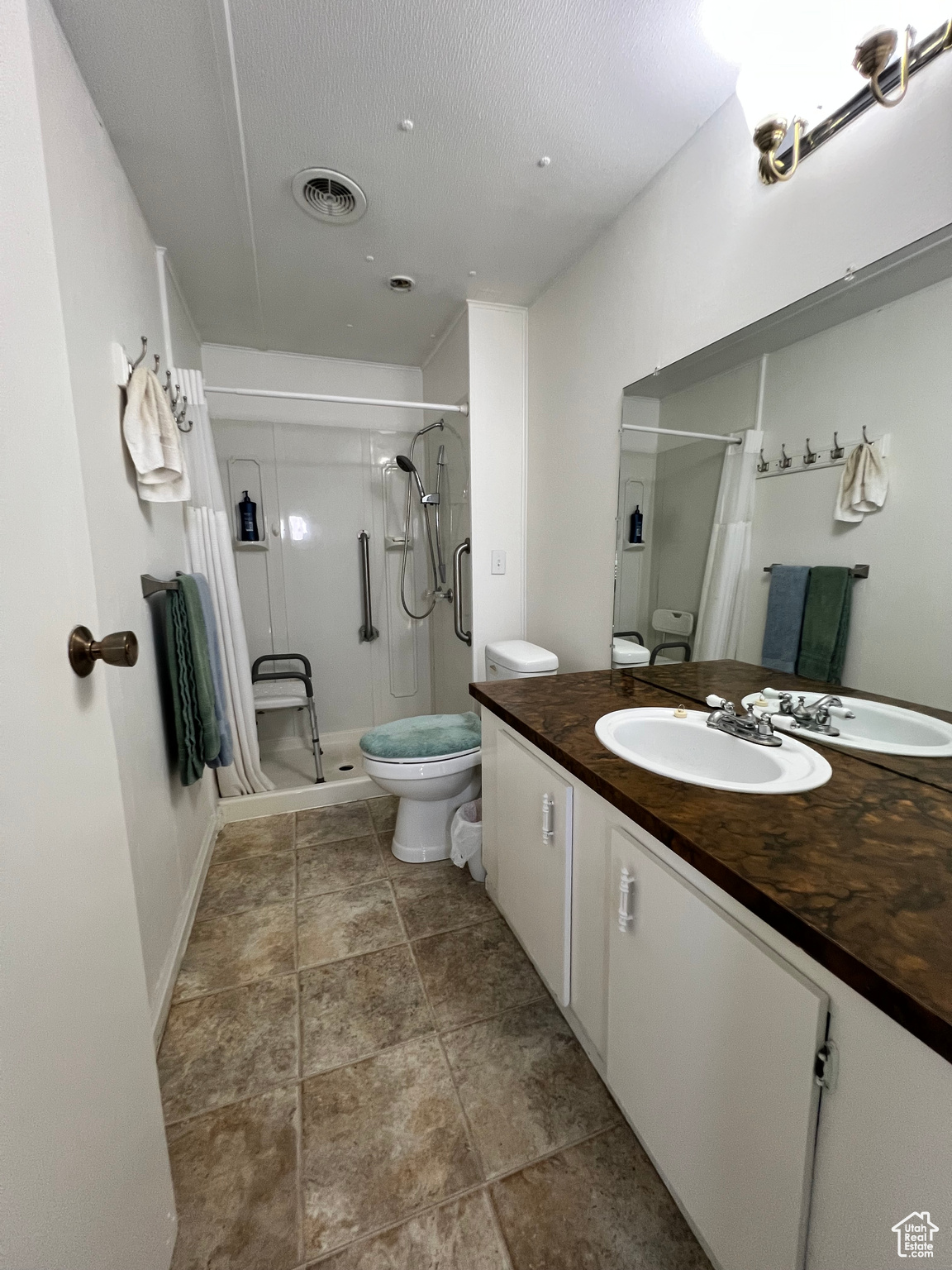 COUNTRY CLUB ESTATES - Residential